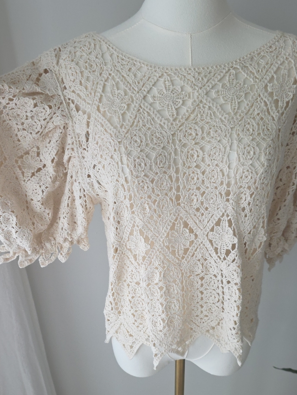 Roommates Cream Crochet Puff Sleeve Blouse